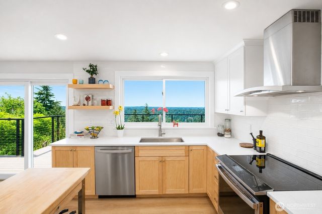 12065 206th Place SE, Issaquah, WA 98027