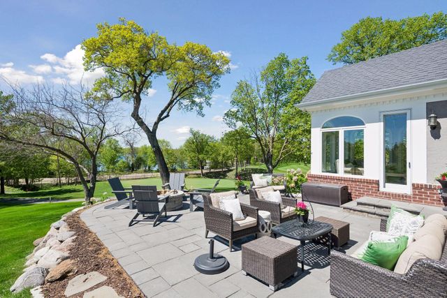 18482 Bearpath Trail, Eden Prairie, MN 55347