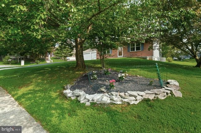 718 BICKING DR, West Chester, PA 19382