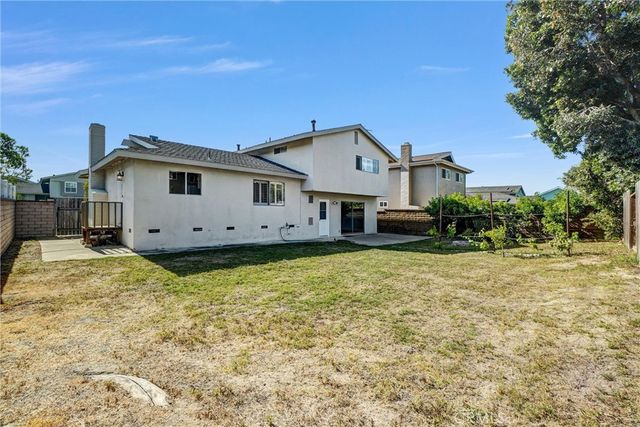 17362 Breda Lane, Huntington Beach, CA 92649