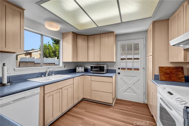17362 Breda Lane, Huntington Beach, CA 92649