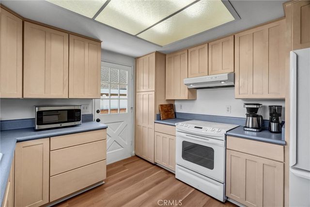 17362 Breda Lane, Huntington Beach, CA 92649