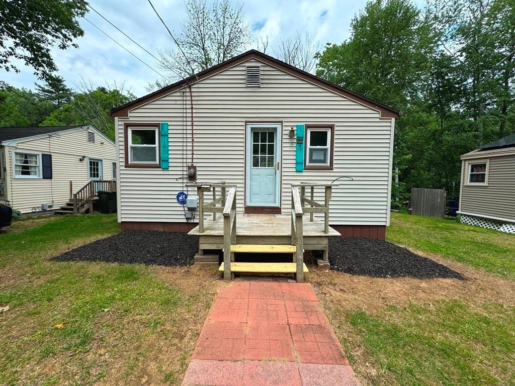 5 Roberts Park Rd, Holland, MA 01521