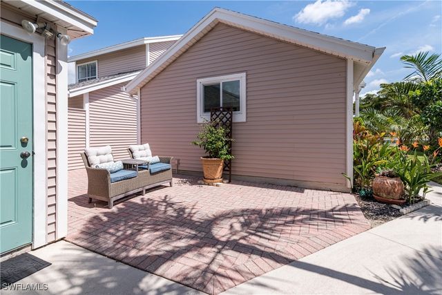141 Bristol LN C-21, Naples, FL 34112