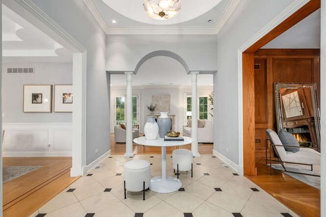 11361 W Plainfield Road, Indian Head Park, IL 60525