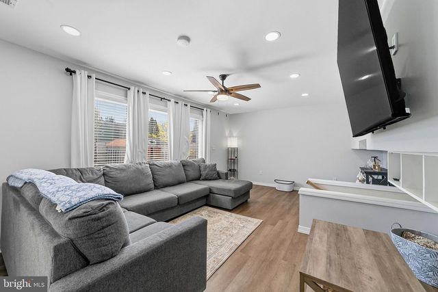 8 FALMOUTH RD, Hamilton, NJ 08620