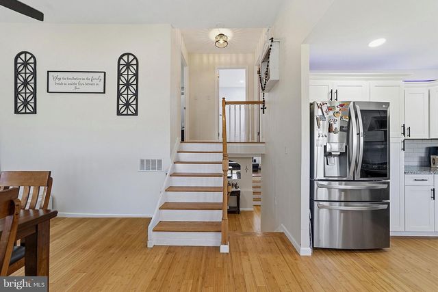 8 FALMOUTH RD, Hamilton, NJ 08620