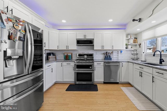 8 FALMOUTH RD, Hamilton, NJ 08620