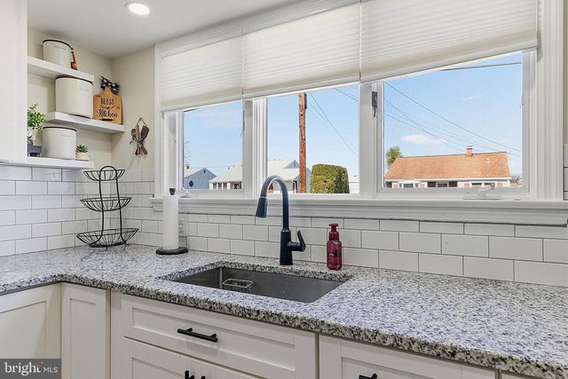 8 FALMOUTH RD, Hamilton, NJ 08620