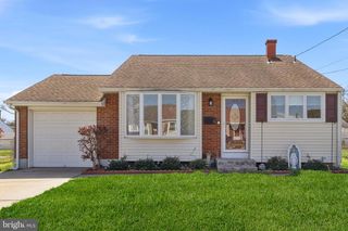 8 FALMOUTH RD, Hamilton, NJ 08620