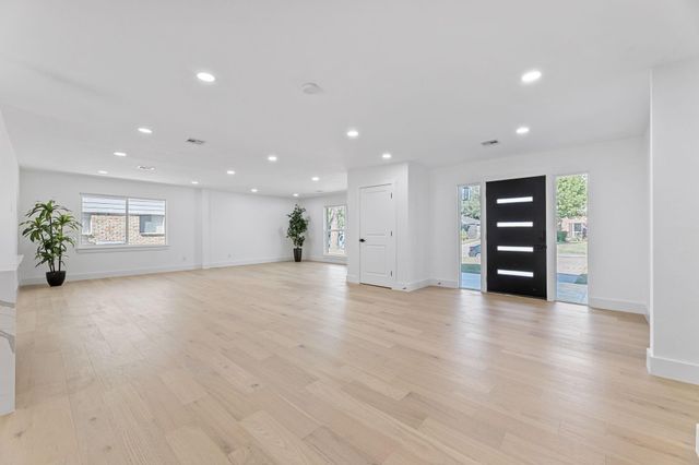 12315 Barryknoll Lane, Houston, TX 77024