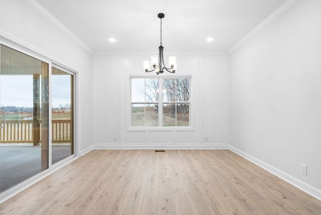 1758 Oak Forest Dr, Clarksville, TN 37043