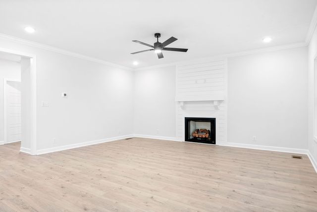 1758 Oak Forest Dr, Clarksville, TN 37043