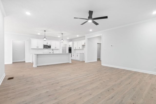 1758 Oak Forest Dr, Clarksville, TN 37043