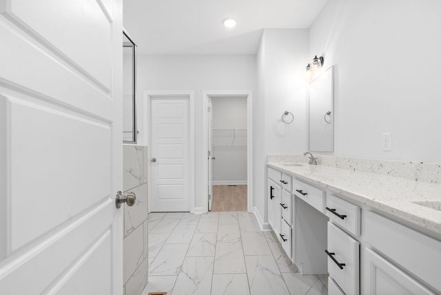 1758 Oak Forest Dr, Clarksville, TN 37043