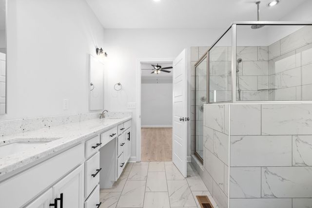 1758 Oak Forest Dr, Clarksville, TN 37043