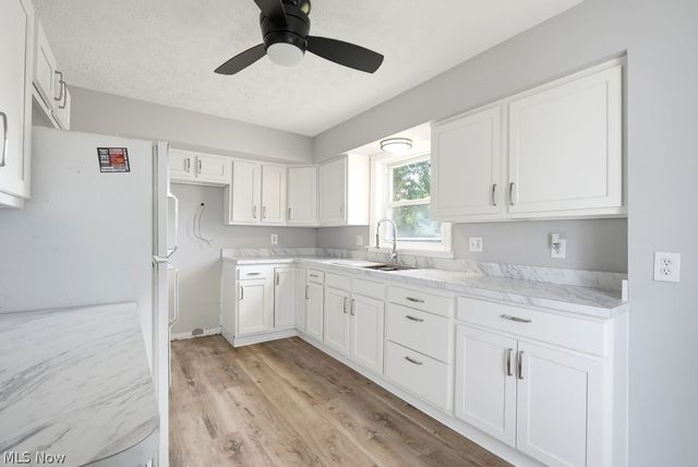 1696 Oakwood Avenue, Akron, OH 44301