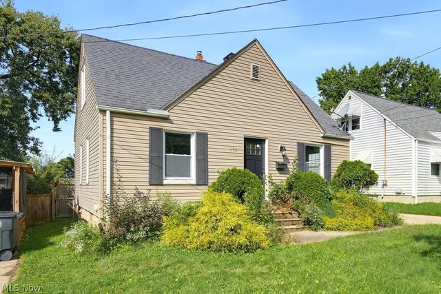 1696 Oakwood Avenue, Akron, OH 44301