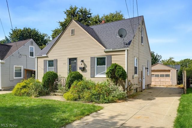1696 Oakwood Avenue, Akron, OH 44301