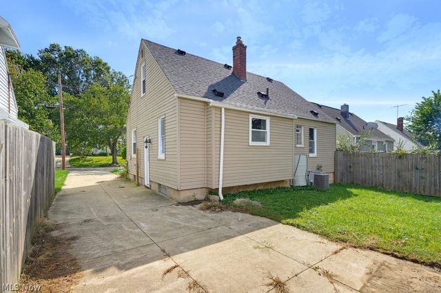 1696 Oakwood Avenue, Akron, OH 44301