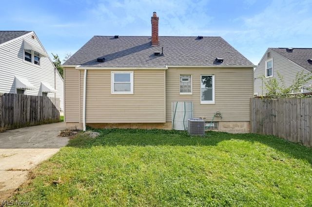 1696 Oakwood Avenue, Akron, OH 44301