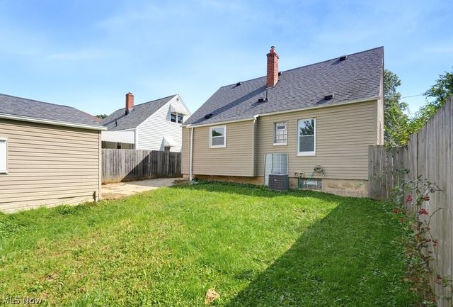 1696 Oakwood Avenue, Akron, OH 44301