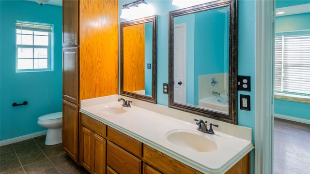 124 Topaz Circle, Hewitt, TX 76643