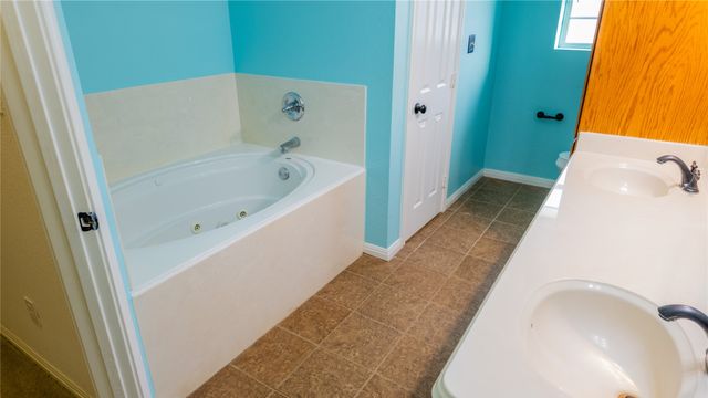 124 Topaz Circle, Hewitt, TX 76643