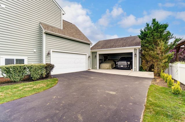 1373 Pinnacle Club Drive, Grove City, OH 43123