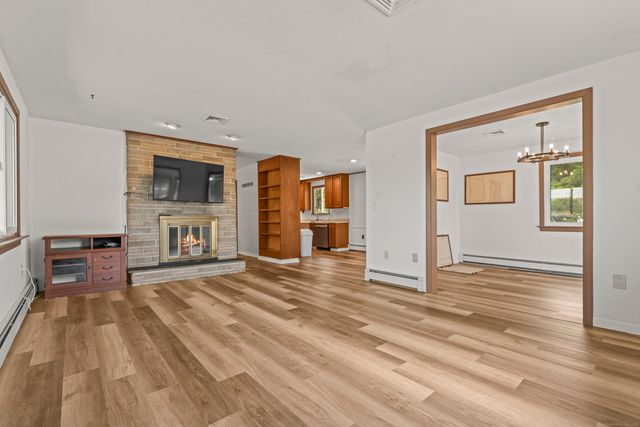 42 Millstone Road West, Waterford, CT 06385