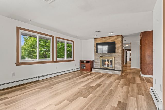 42 Millstone Road West, Waterford, CT 06385