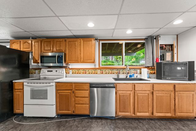 42 Millstone Road West, Waterford, CT 06385