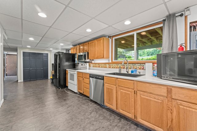 42 Millstone Road West, Waterford, CT 06385