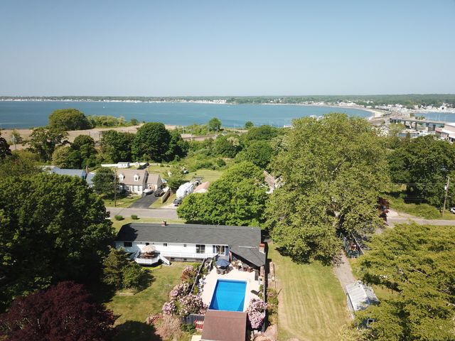 42 Millstone Road West, Waterford, CT 06385
