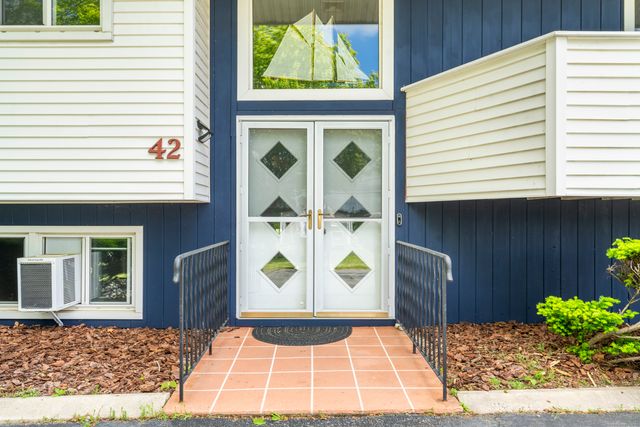 42 Millstone Road West, Waterford, CT 06385