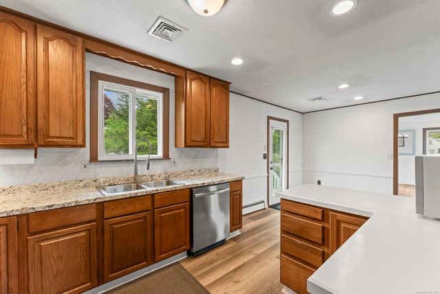 42 Millstone Road West, Waterford, CT 06385