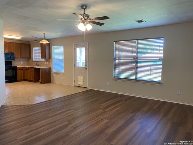 125 Rattlesnake Way, Cibolo, TX 78108