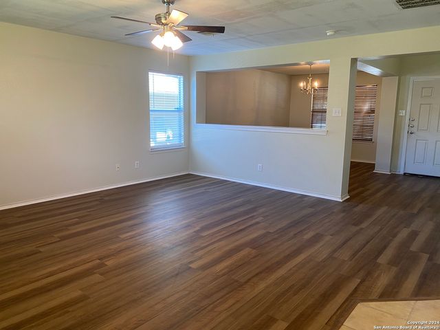 125 Rattlesnake Way, Cibolo, TX 78108