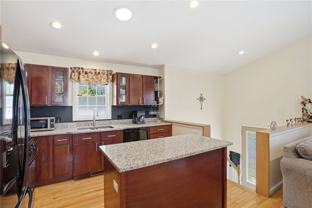 212 Lexington Avenue, North Providence, RI 02904