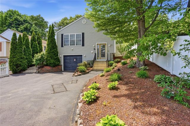 212 Lexington Avenue, North Providence, RI 02904