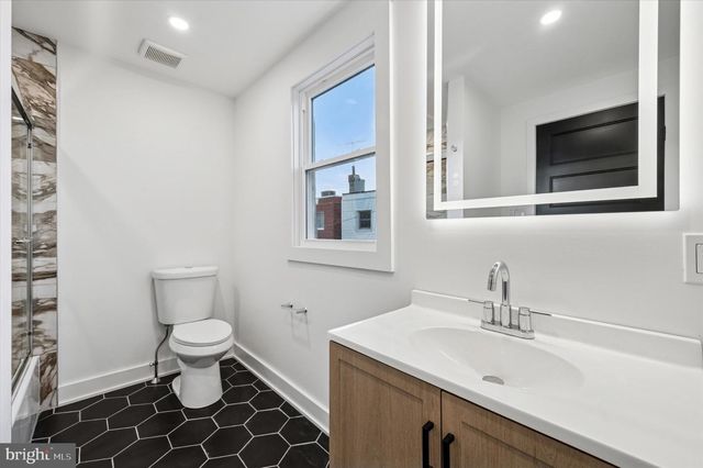 2334 S WARNOCK ST, Philadelphia, PA 19148