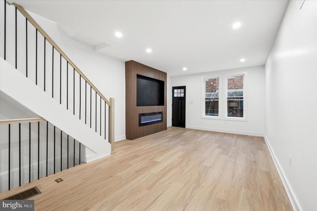 2334 S WARNOCK ST, Philadelphia, PA 19148