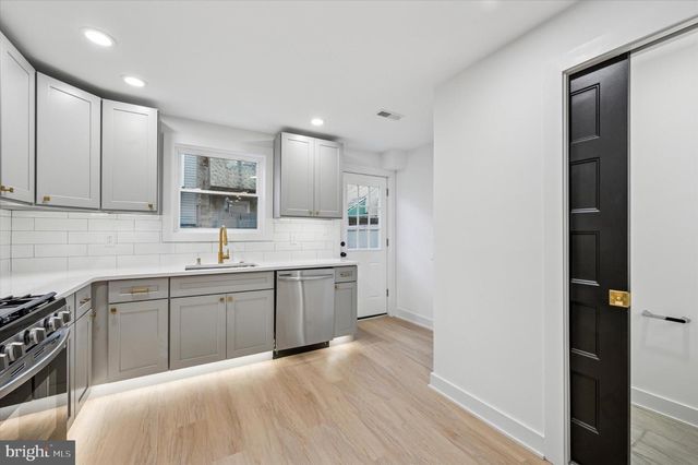 2334 S WARNOCK ST, Philadelphia, PA 19148