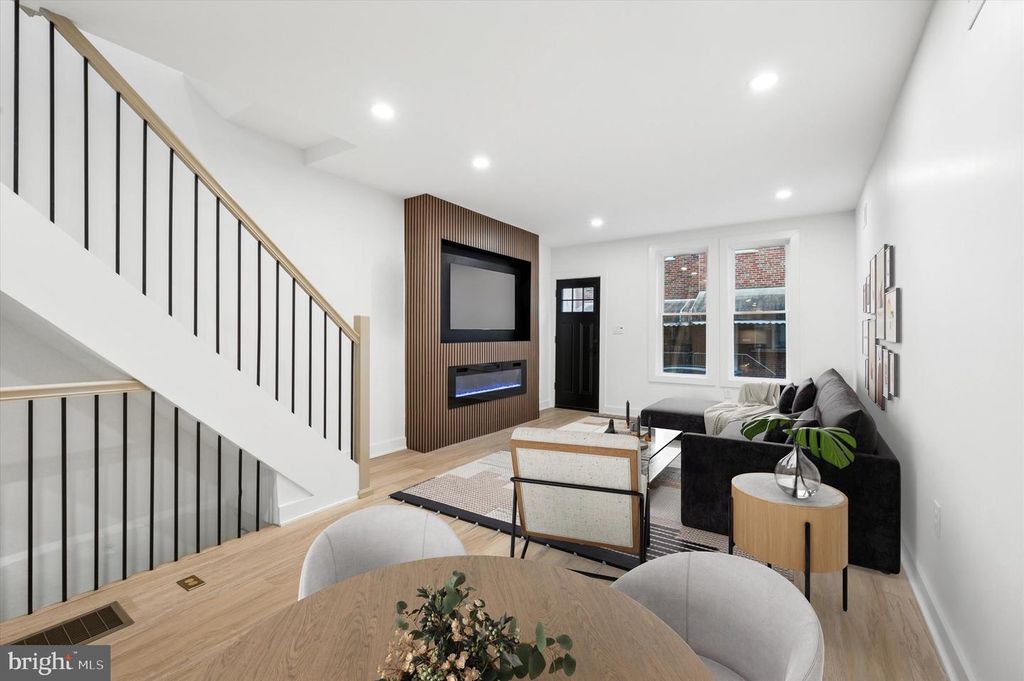 2334 S WARNOCK ST, Philadelphia, PA 19148