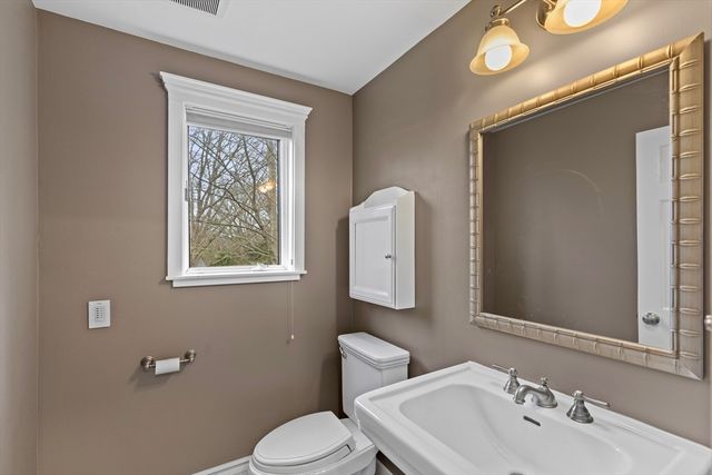 29 Sturgis Ln, Barnstable, MA 02630