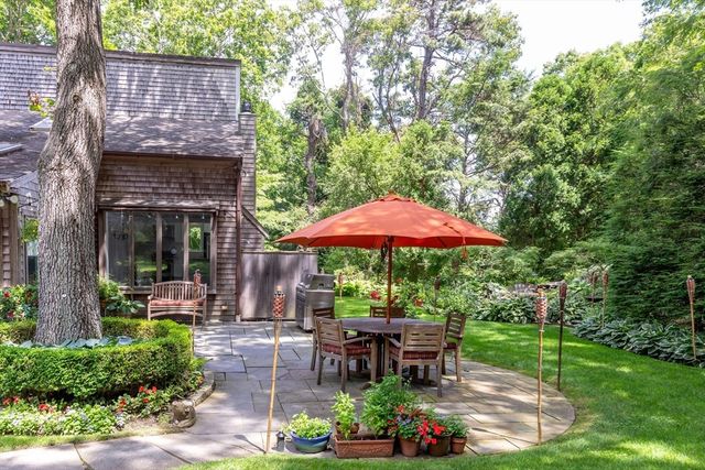 29 Sturgis Ln, Barnstable, MA 02630