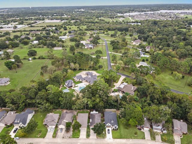 4922 Pleasure Lake Lane, Willis, TX 77318
