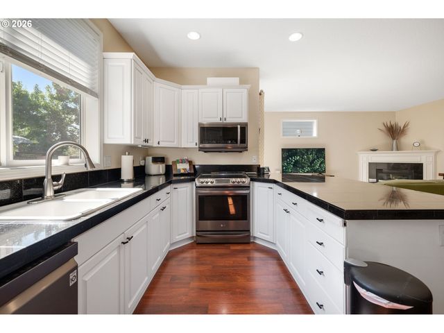 15572 Se GLADYS ROSE Way, Damascus, OR 97089