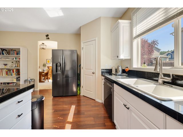 15572 Se GLADYS ROSE Way, Damascus, OR 97089
