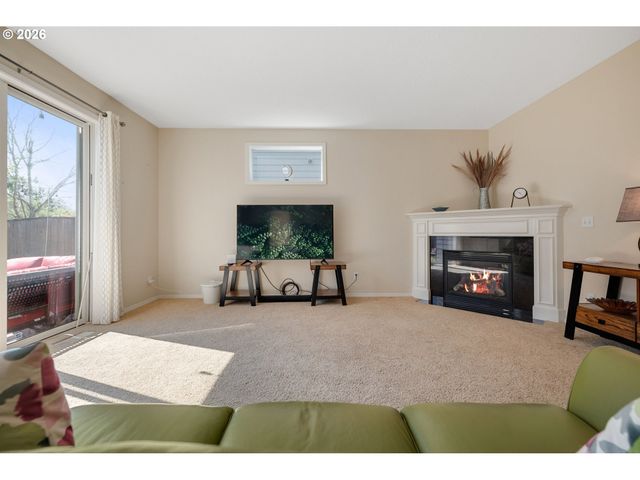 15572 Se GLADYS ROSE Way, Damascus, OR 97089